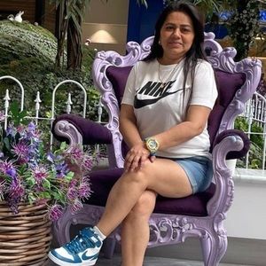 Meet your Posher, Dianita